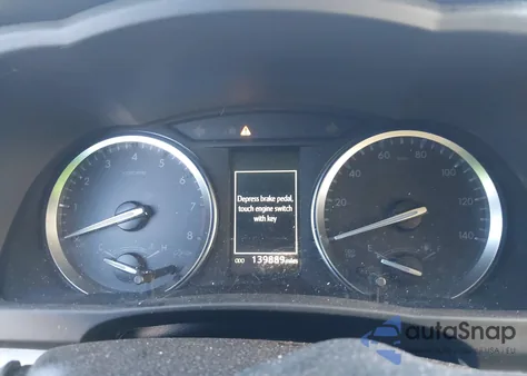 2019 Toyota Highlander Xle z USA, uszkodzony, nr VIN 5TDKZRFH3KS305704